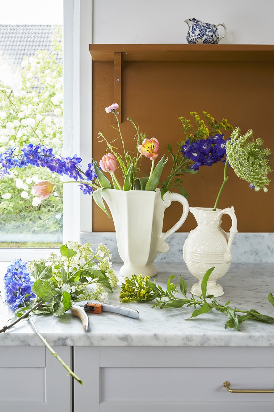 teglgaardkokken220903 Mugger friske blomster